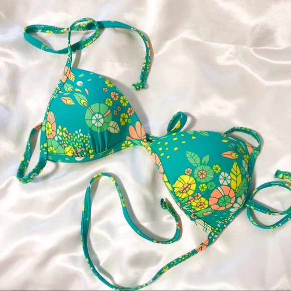 O'Neill Other - NWT O’Neill Structured Padded Bikini Top (S)